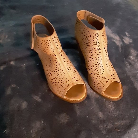 Shoes - Picture 2 of 3